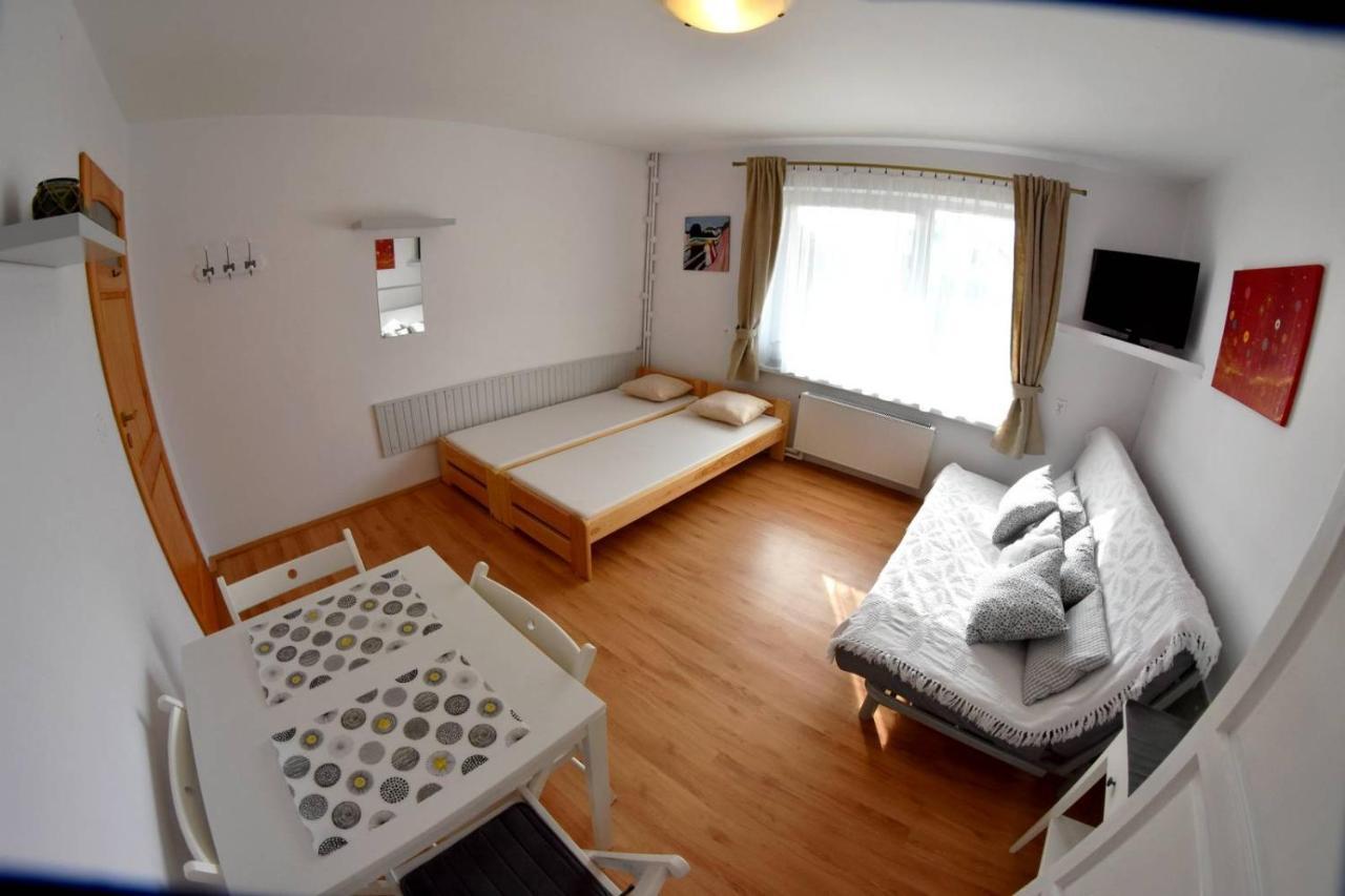 Pokoje Goscinne Ewela Leba Bagian luar foto